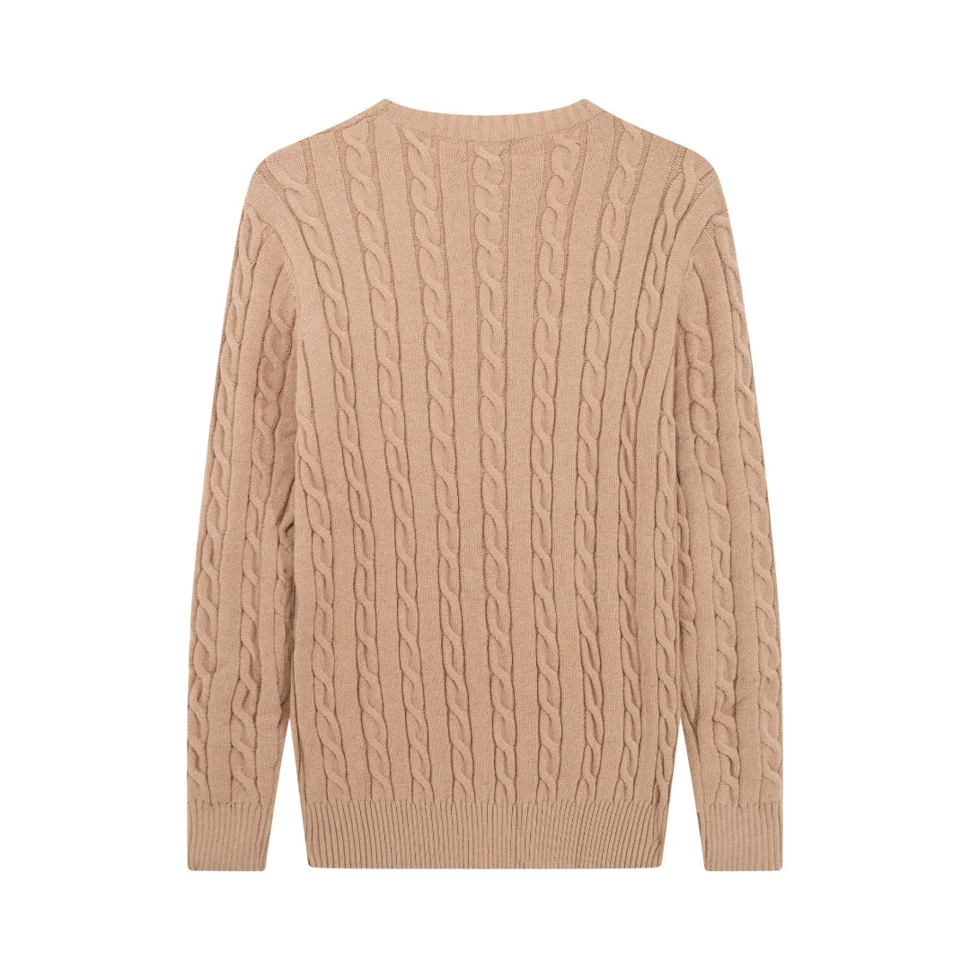 P210 [Ralph Lauren round neck solid color pony embroidery logo twist knitted sweater] ✅Ralph Lauren classic basic versatile knitted pullover crew neck sweater for men and women ✅Main supplier platform live broadcast Wholesale entity Replenish when out of stock will not be removed from the shelves ✅ZP quality 1:1 pattern making Scan the code to enter the GF website Counter quality ✅Detailed quality is the only one in Guangzhou Imported quality cotton yarn Focus on high-end cost-effective Good quality Needless to say ✅The version is restored to the original version. The maximum size can be worn up to 1105 pounds. Loose, comfortable and stress-free. ✅The upper body is simple and easy to match. A must-have for ootd. Good-looking clothes are never picky. A must-have in couples’ wardrobes. Size: S-XL. Color: black, white, gray, royal blue, pink, sky blue, khaki.